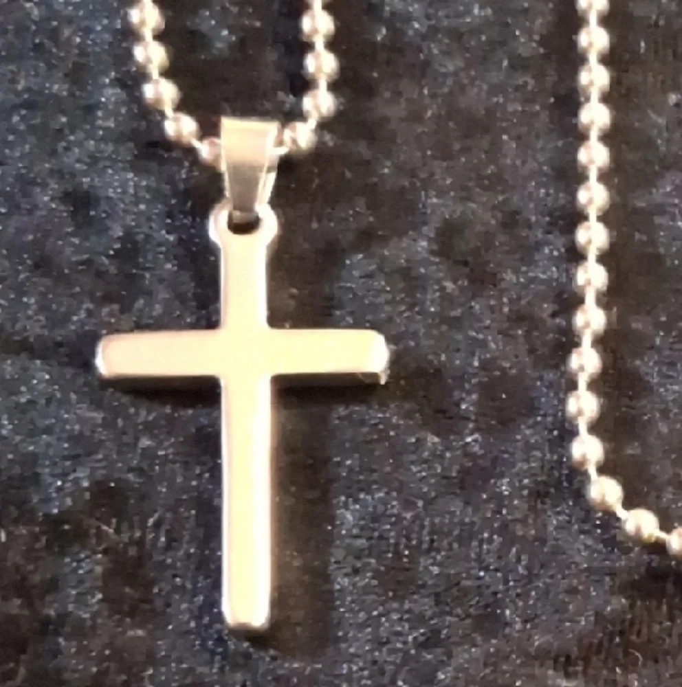Silver Stainless Steel Cross Pendant Necklace 20 In Long Perfect Size.
